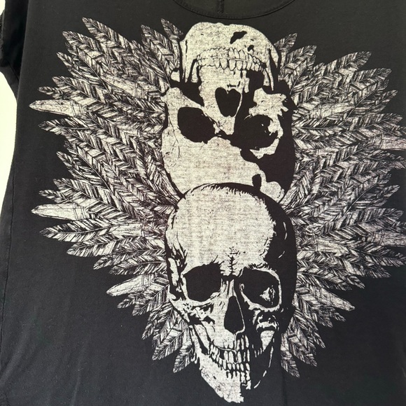 The Clas-sic short sleeve skull tee - Picture 2 of 4